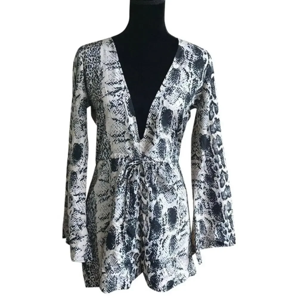 Nasty Gal Womens Romper Size 2 Snake‎ Up Animal Plunging Neck Black Tan NEW - Picture 3 of 8